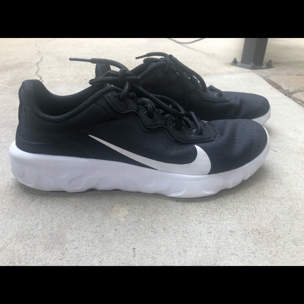 Black womens Nike shoes US size 6